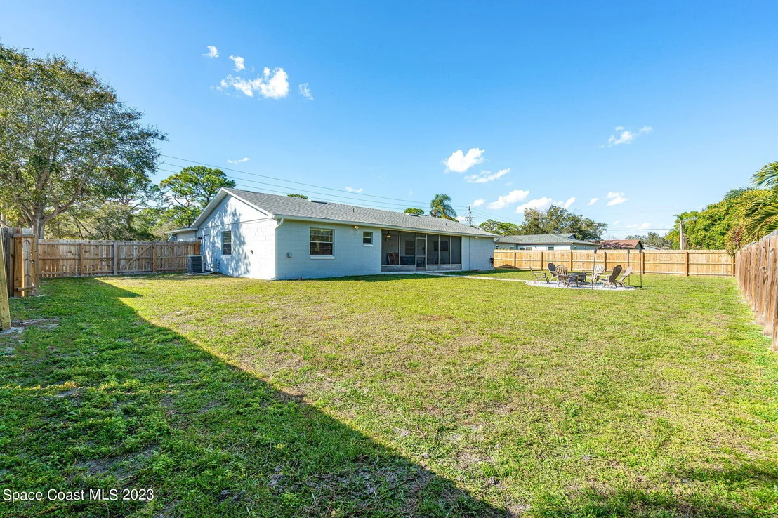 Photo of 1237 Glenham Drive NE