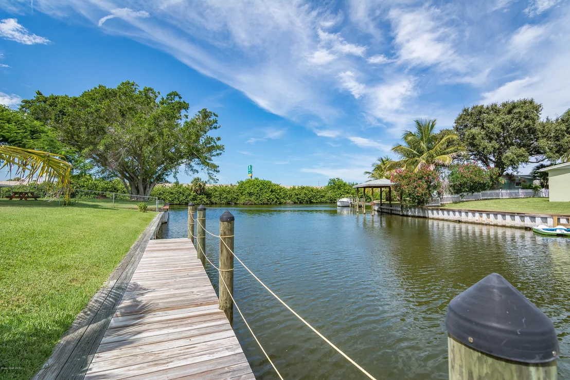 Photo of 445 Sparrow Drive
