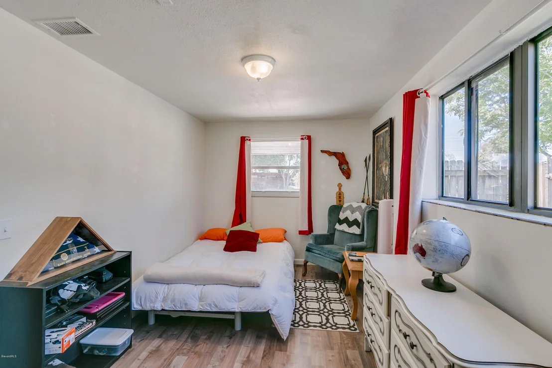 Photo of 1376 Lillian Lane