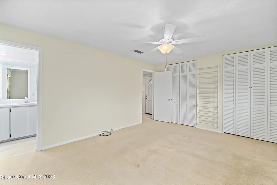 Photo of 909 Kings Post Road