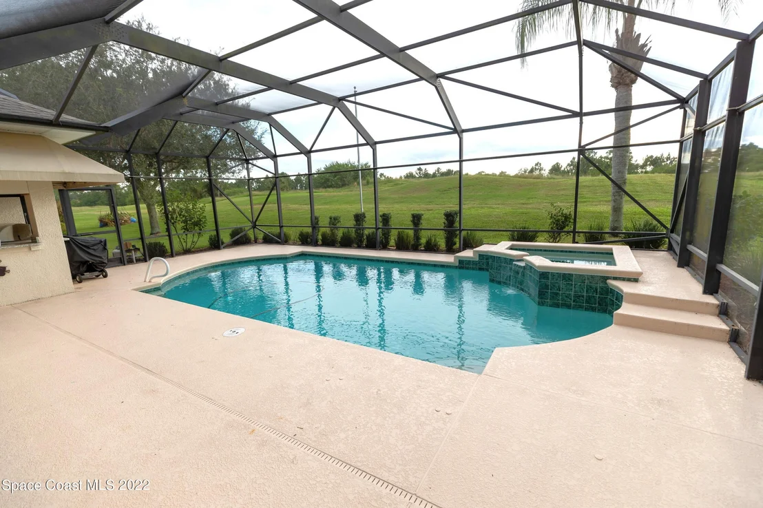 Photo of 2112 Windbrook Drive SE