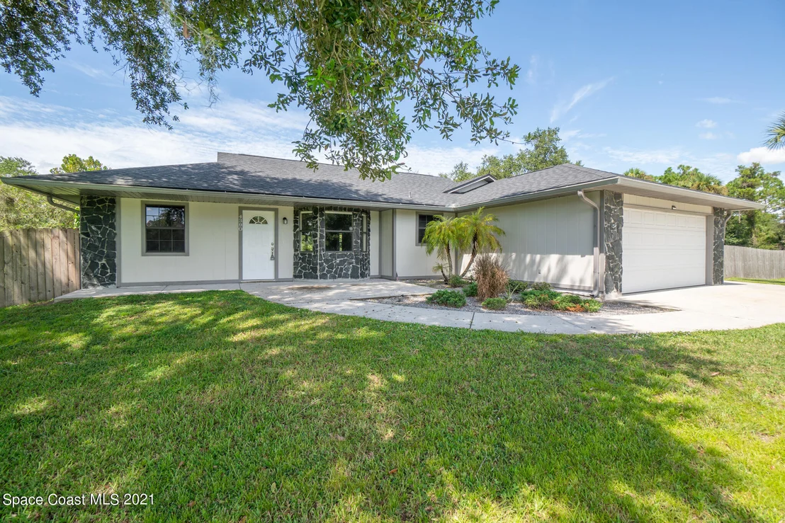 Photo of 4390 Alan Shepard Avenue