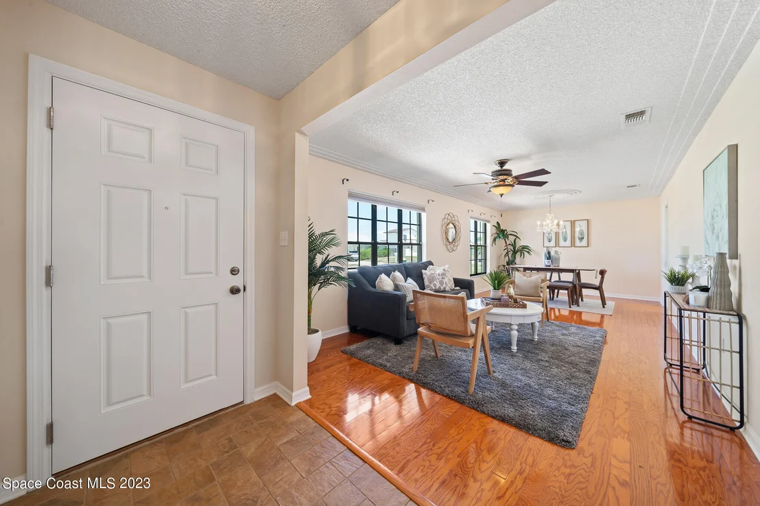 Photo of 715 Hibiscus Drive