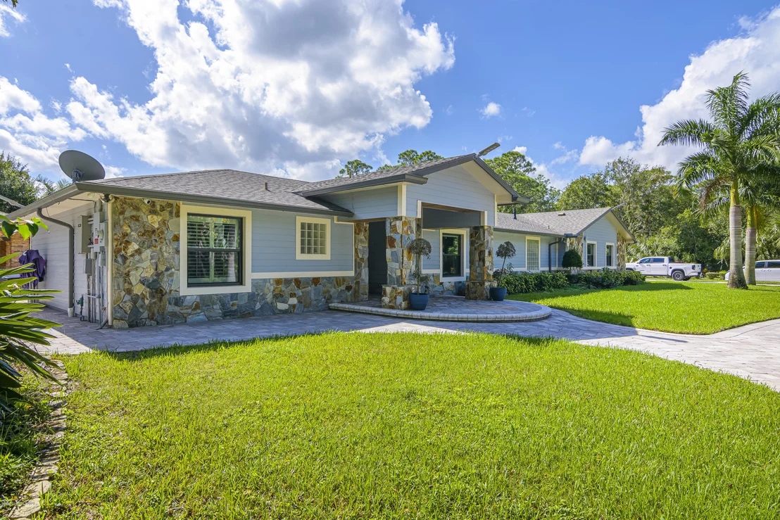 Photo of 4085 Lake Washington Road