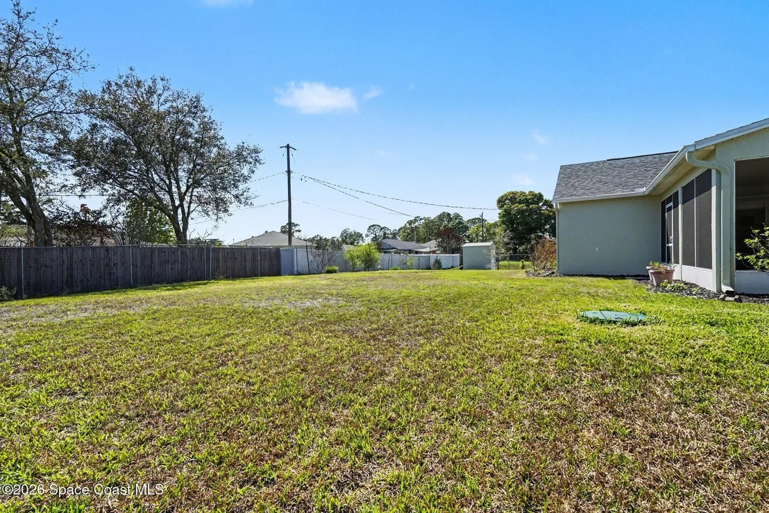 Photo of 938 Commerce Road SE