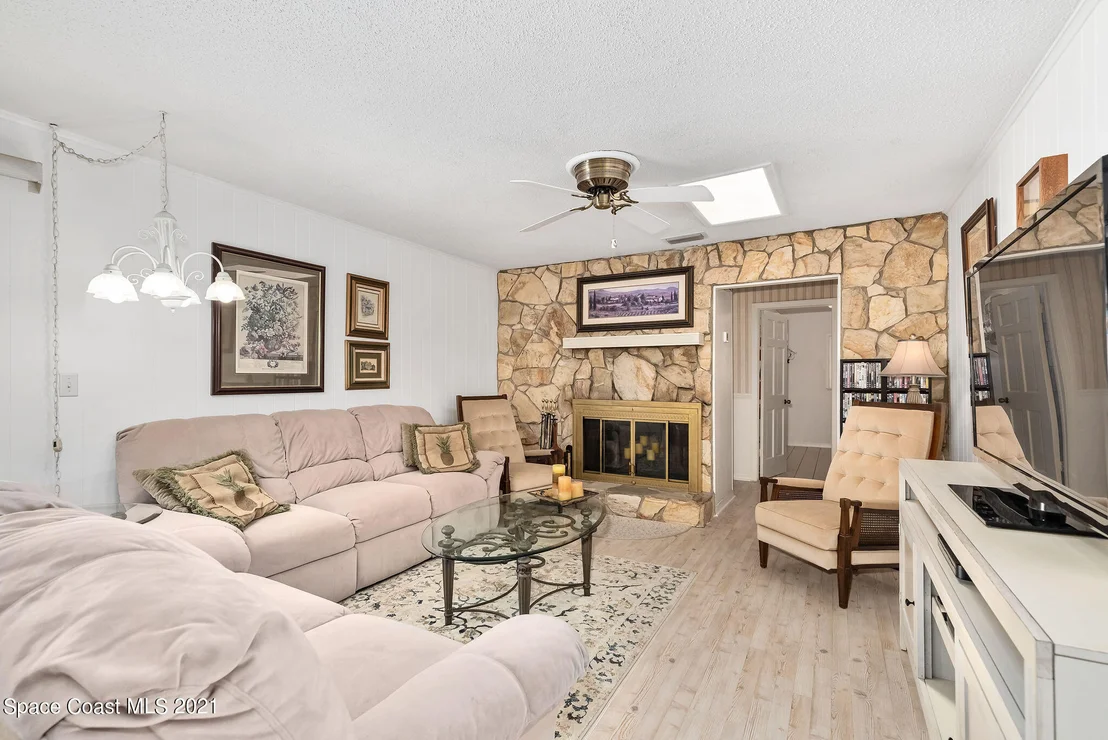 Photo of 330 Seabreeze Drive