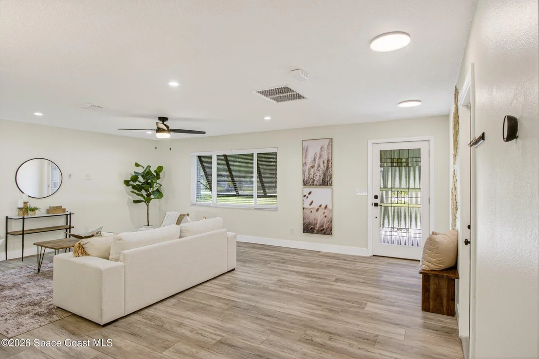 Photo of 3255 Hield Road