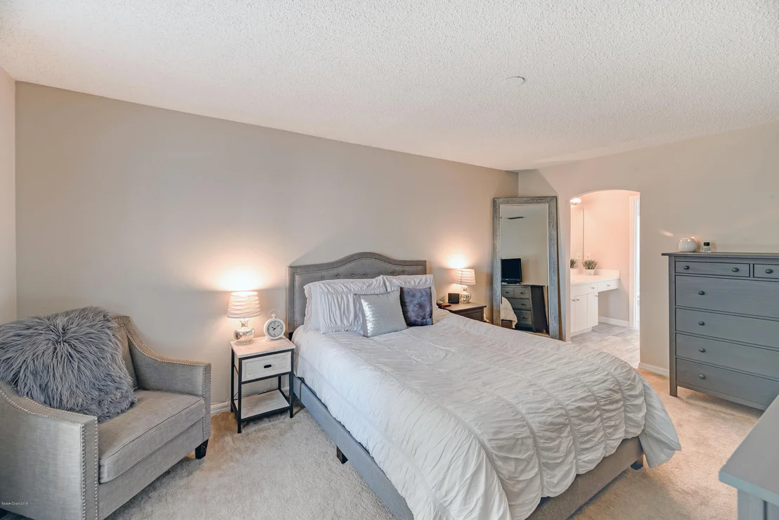 Photo of 977 Villa Drive