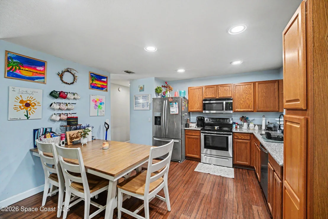 Photo of 1313 Cromey Road NE