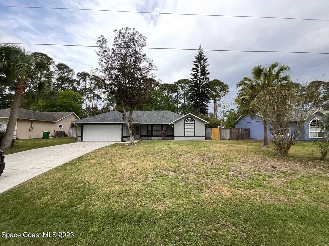 Photo of 6420 Golfview Avenue