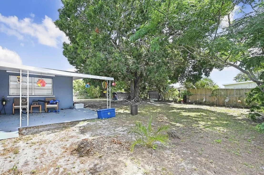 Photo of 966 Darwin Lane NE
