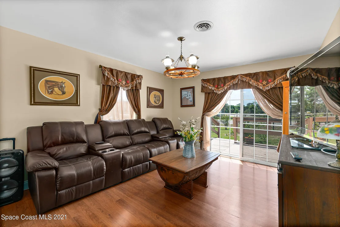 Photo of 3635 Hield Road