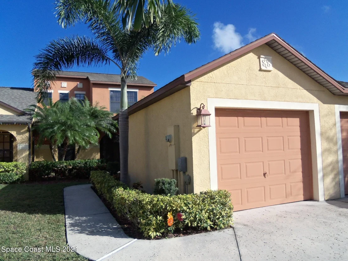 Photo of Unit 103 at 890 Luminary Circle