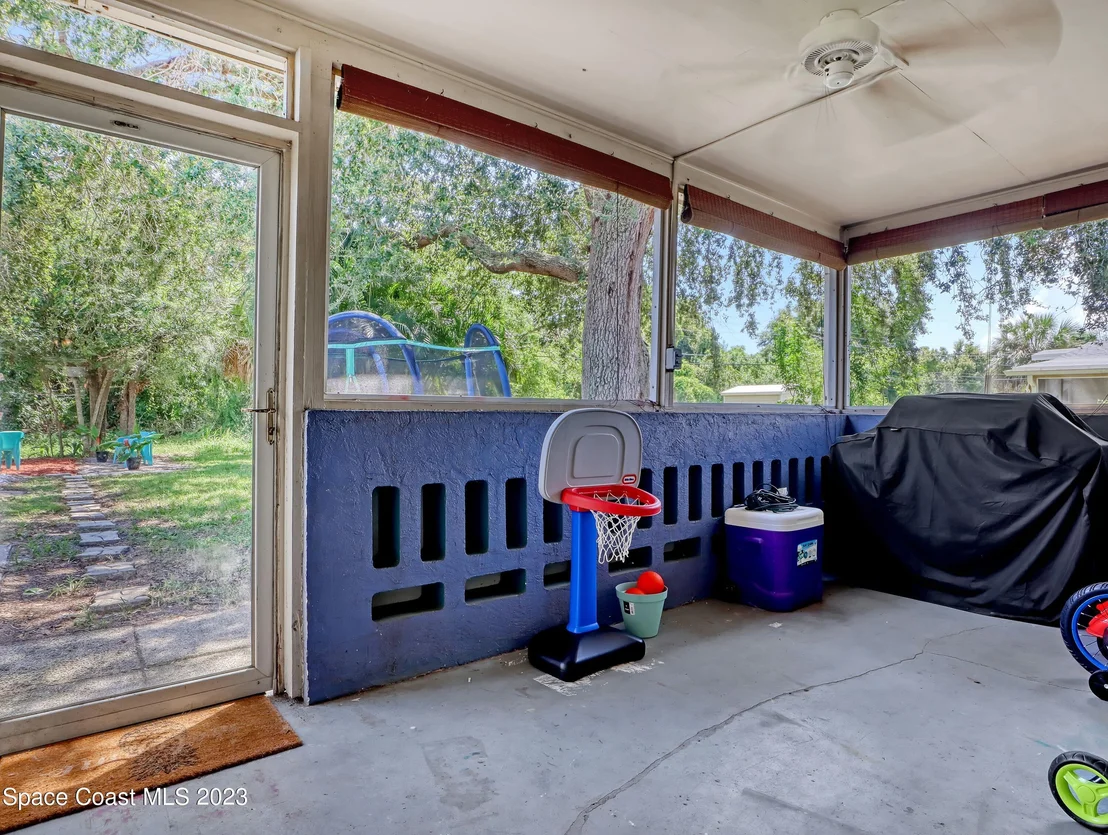Photo of 695 Teak Drive