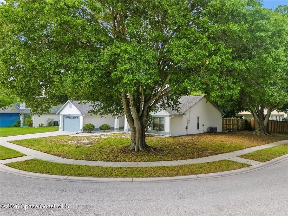 Photo of 899 Spirea Drive
