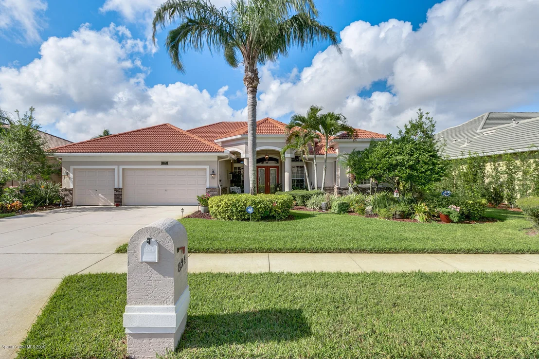 Photo of 824 Chatsworth Drive