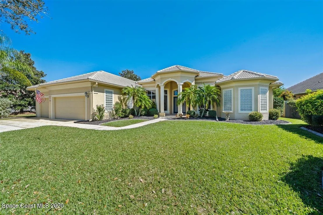 Photo of 925 Chatsworth Drive