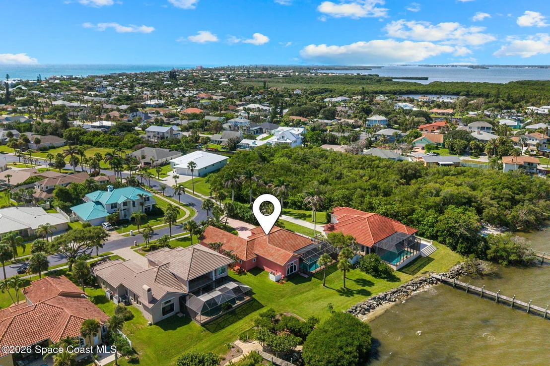 Photo of 327 Island Drive