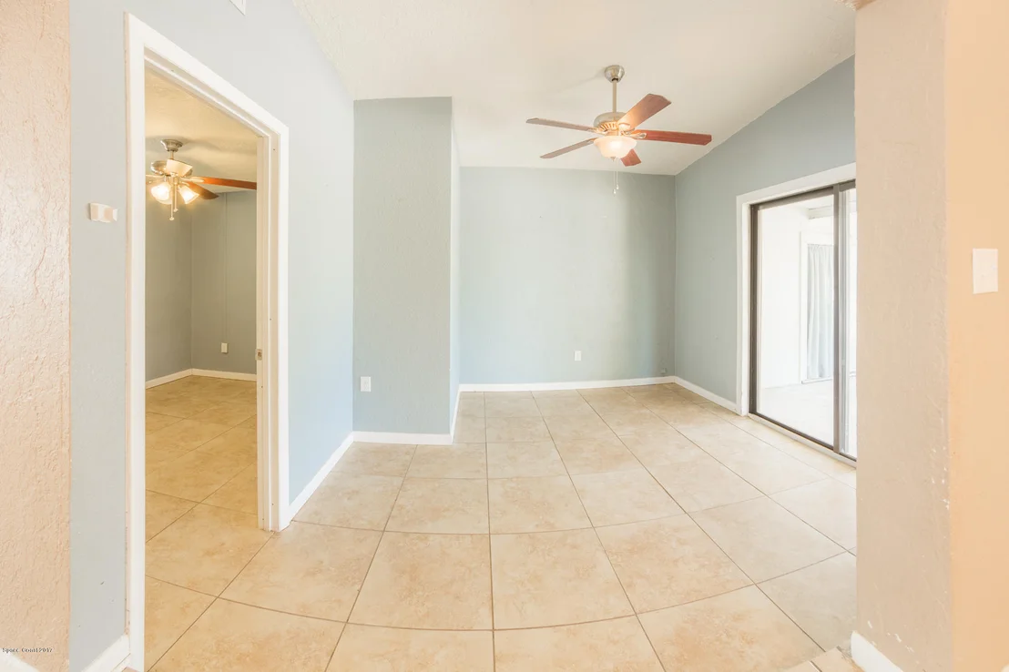 Photo of 1073 Cabot Drive NE