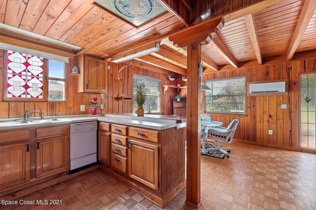 Photo of 4670 Robert Street
