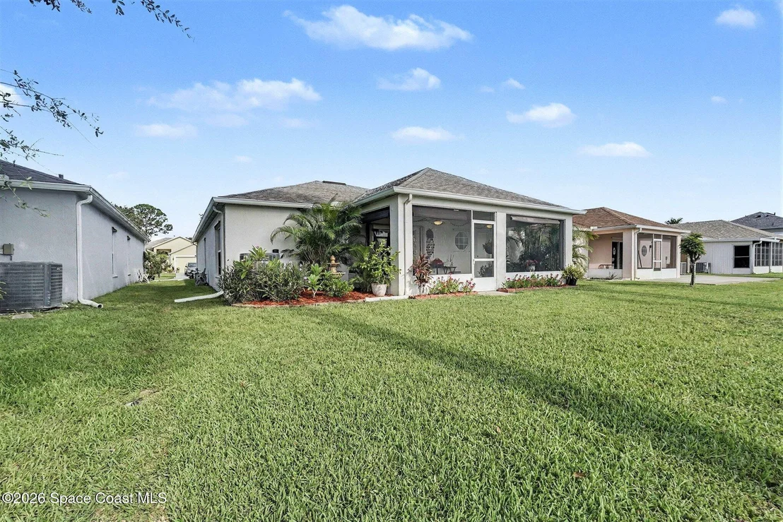 Photo of 1216 White Oak Circle