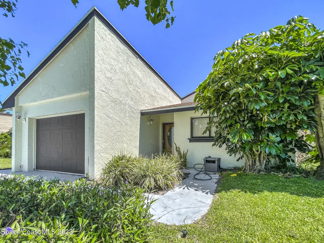 Photo of 295 Bayhead Drive