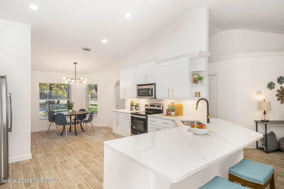 Photo of 2020 Commodore Street