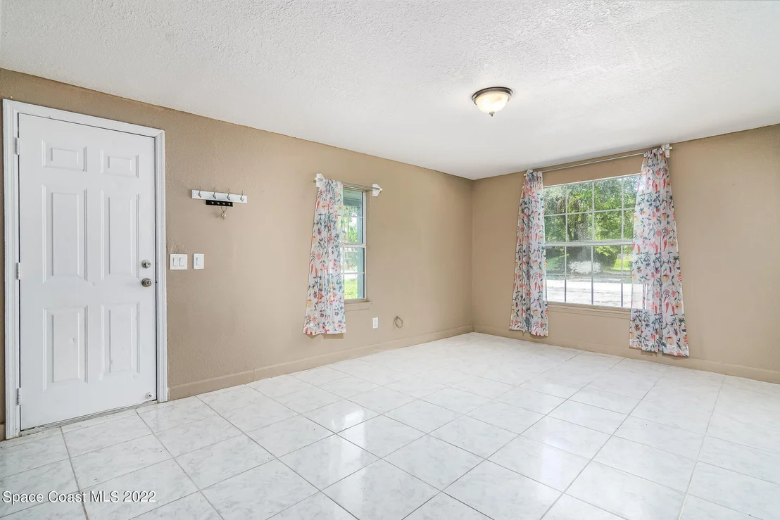 Photo of 1861 Trimble Road