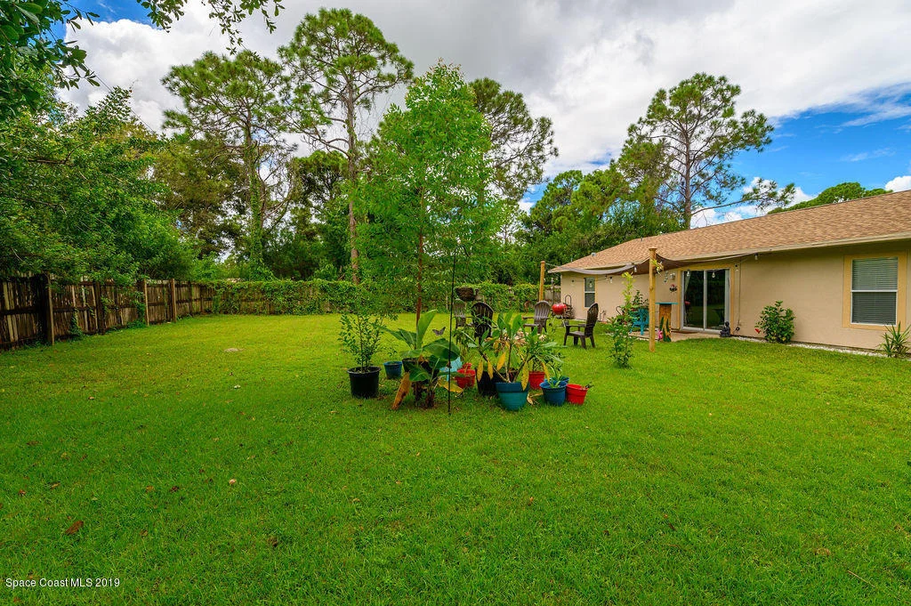 Photo of 1174 Ruby Street SE