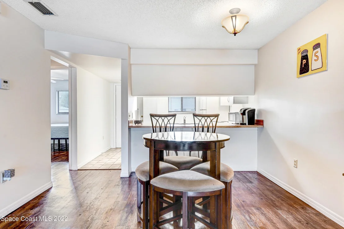 Photo of Unit 207 at 1720 Murrell Road