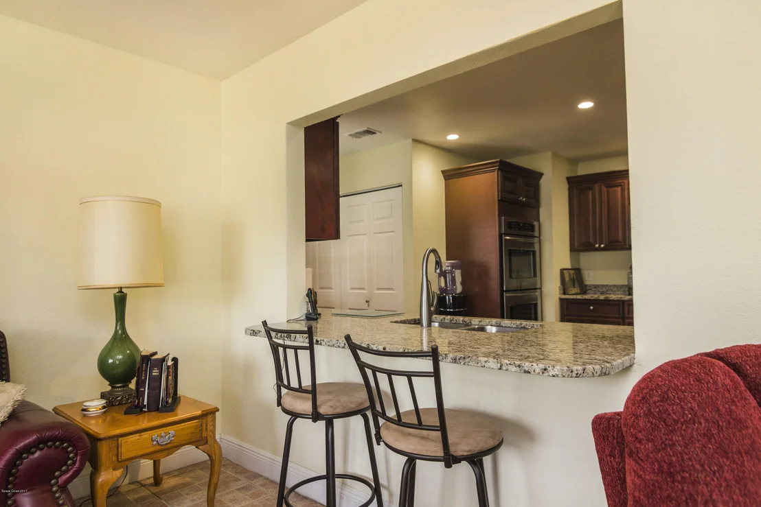 Photo of 905 Riviera Drive NE