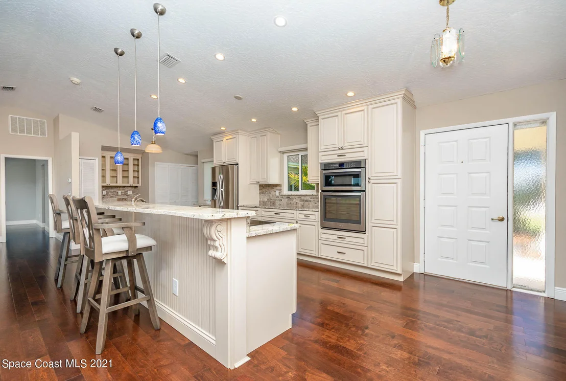 Photo of 1129 Continental Avenue