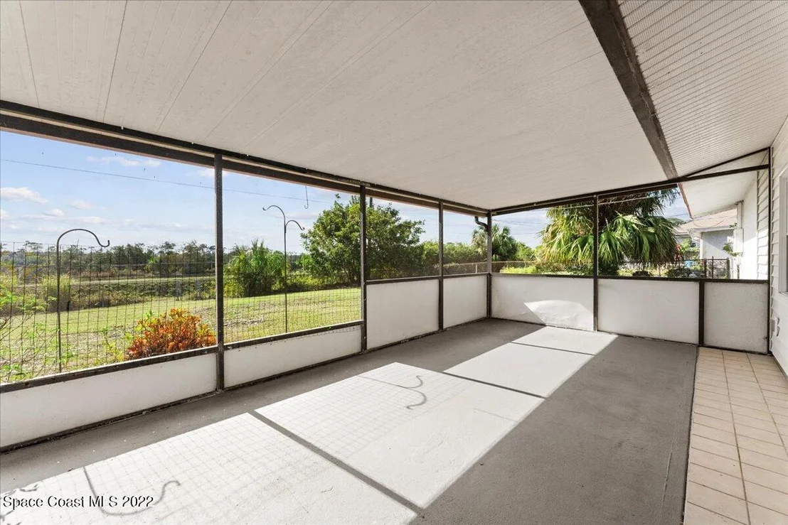 Photo of 3274 Edgewood Drive NE