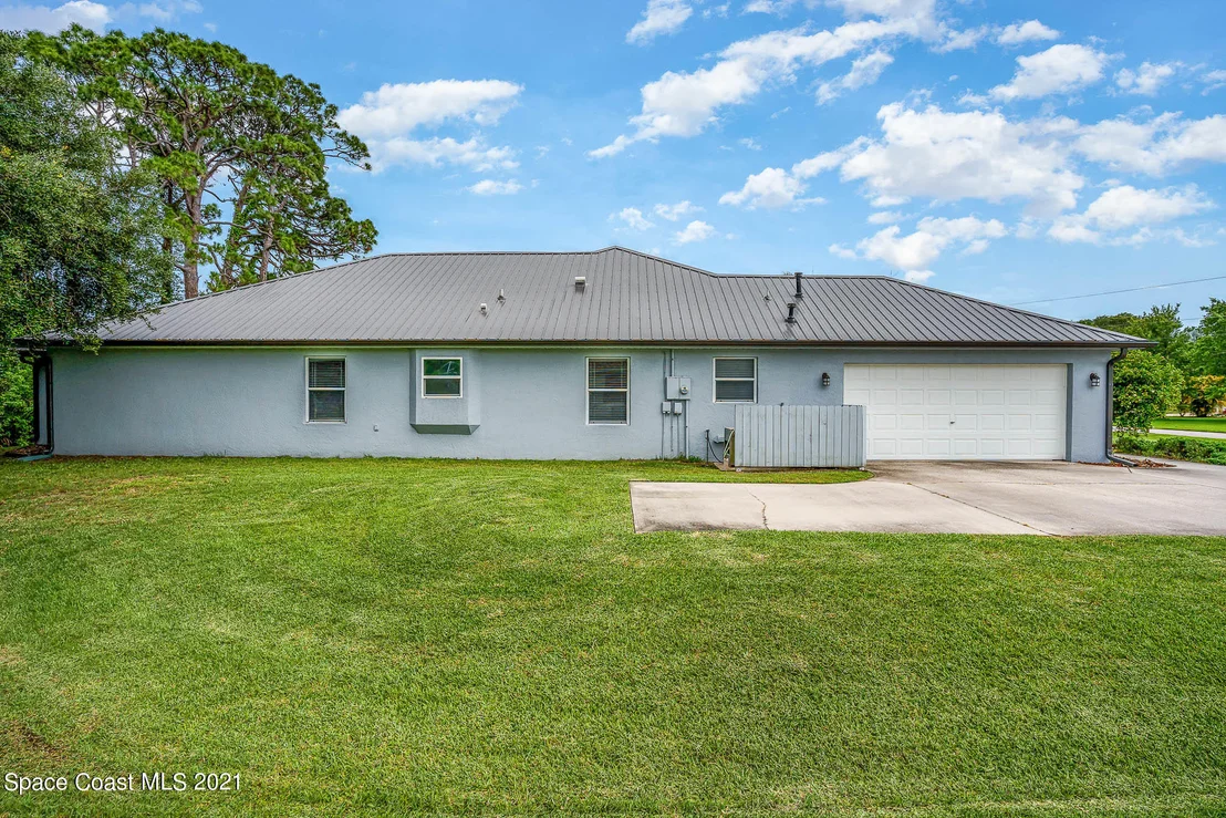 Photo of 4353 Long Lake Road