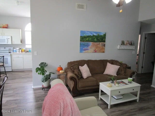 Photo of 810 Wateroak Drive NE
