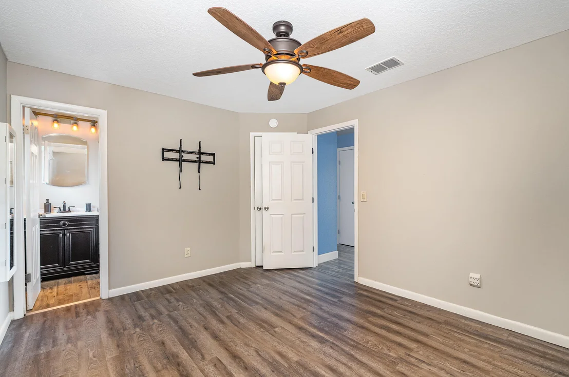 Photo of 4985 Cocoanut Drive