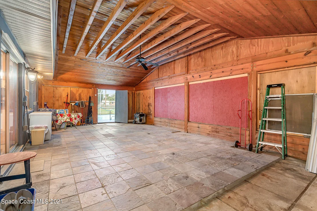 Photo of 878 Angle Street NE