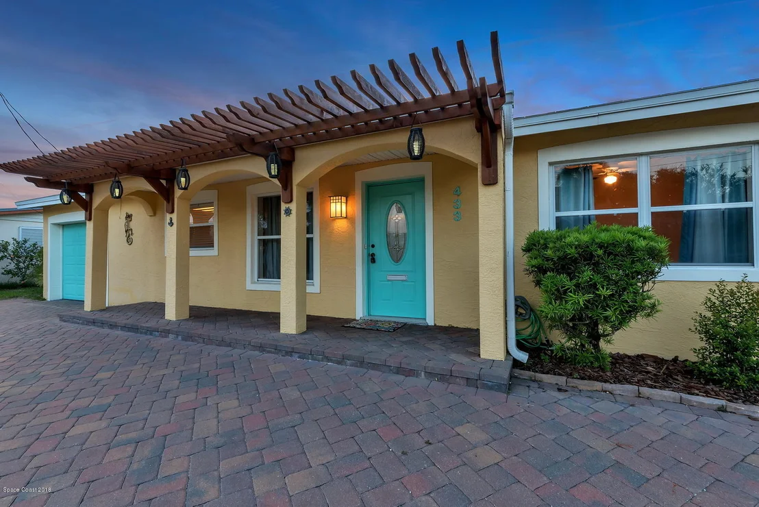 Photo of 433 Cardinal Drive