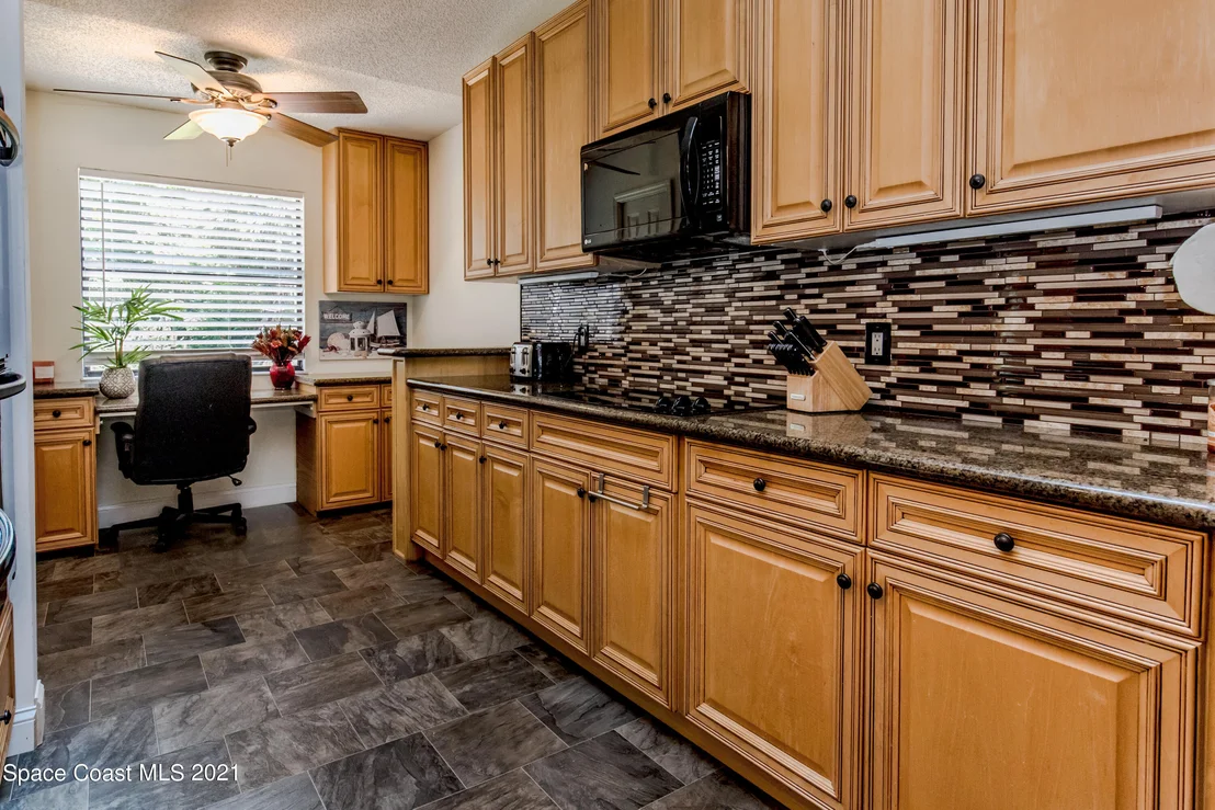 Photo of 949 Streamlet Ave Avenue
