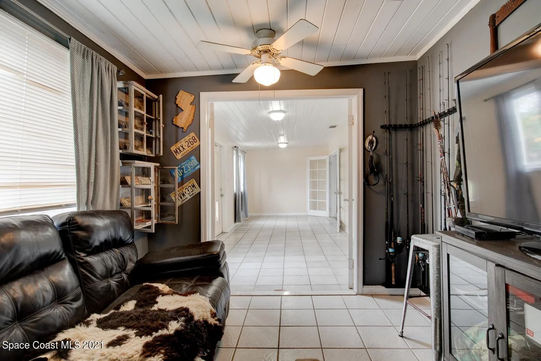 Photo of 6039 Apple Avenue