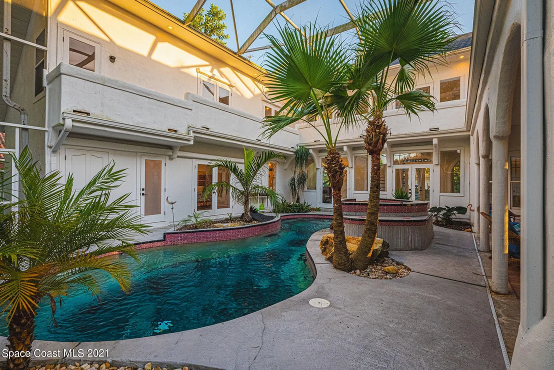 Photo of 472 Peregrine Drive