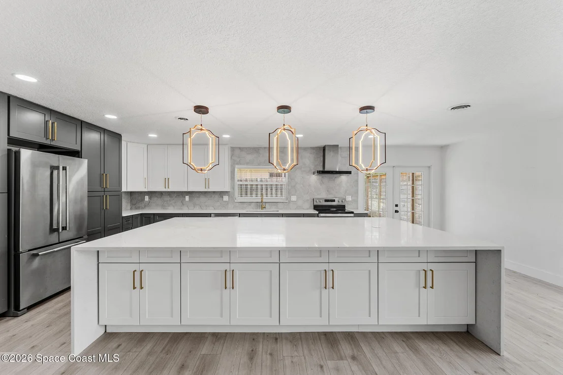 Photo of 470 Seabreeze Drive