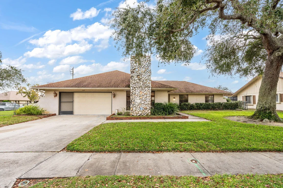Photo of 1645 Figtree Drive
