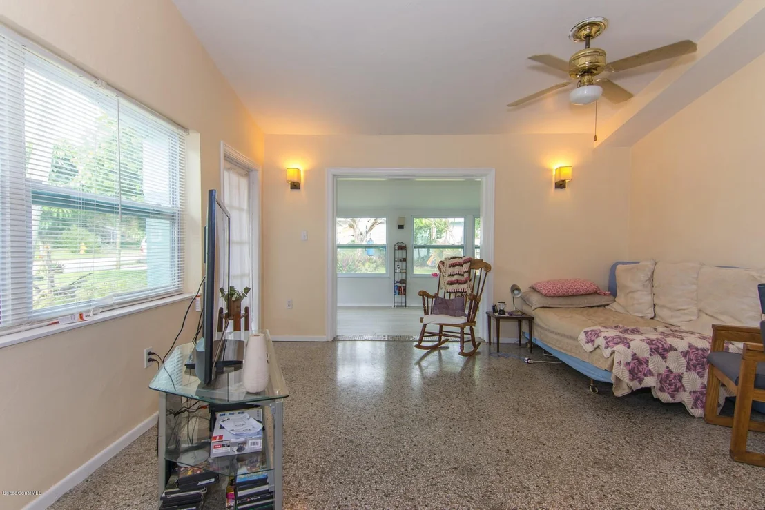 Photo of 251 Avenida Central