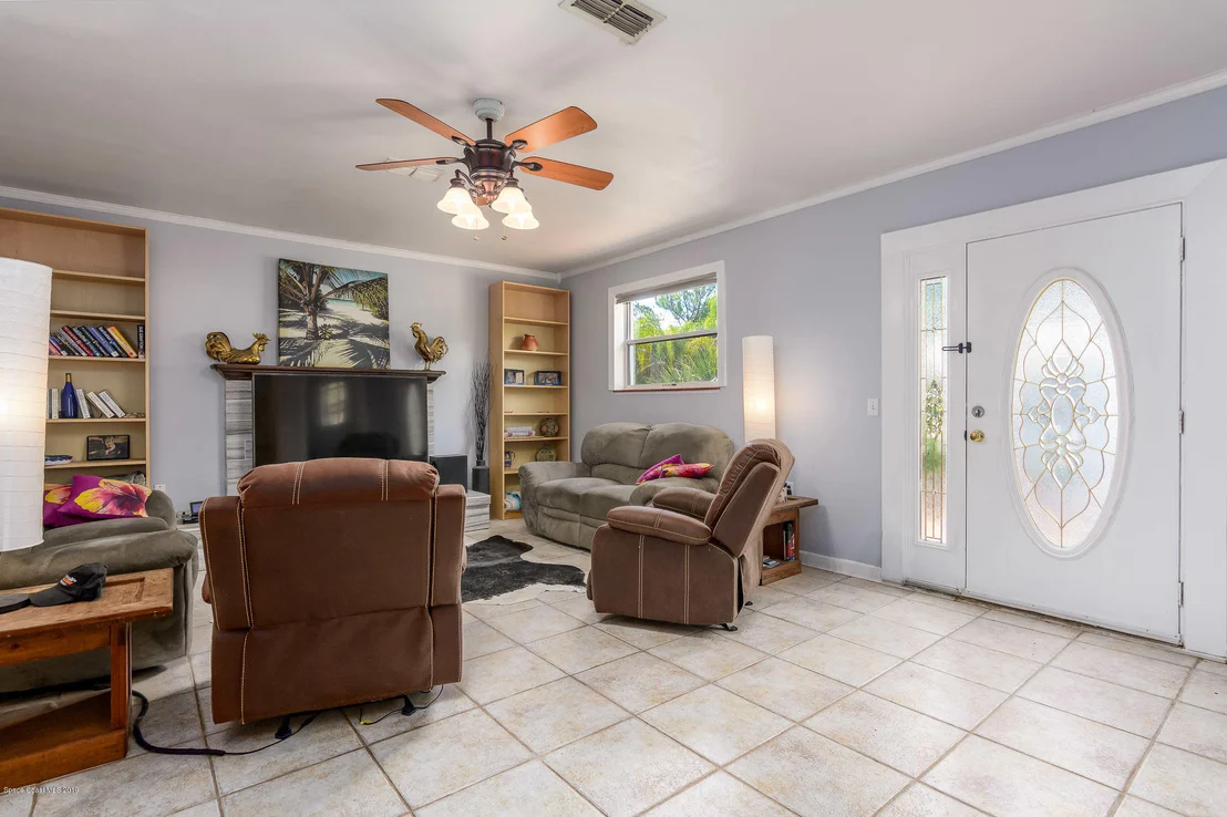 Photo of 1390 Hall Road