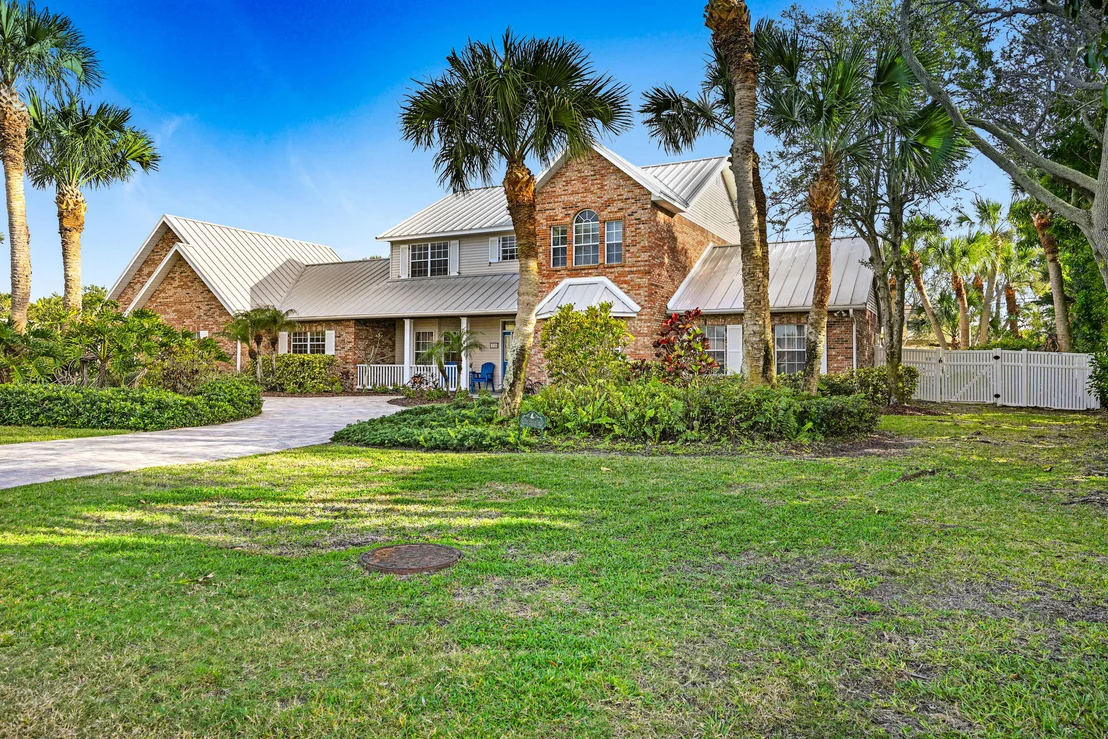 Photo of 225 Ormond Drive S