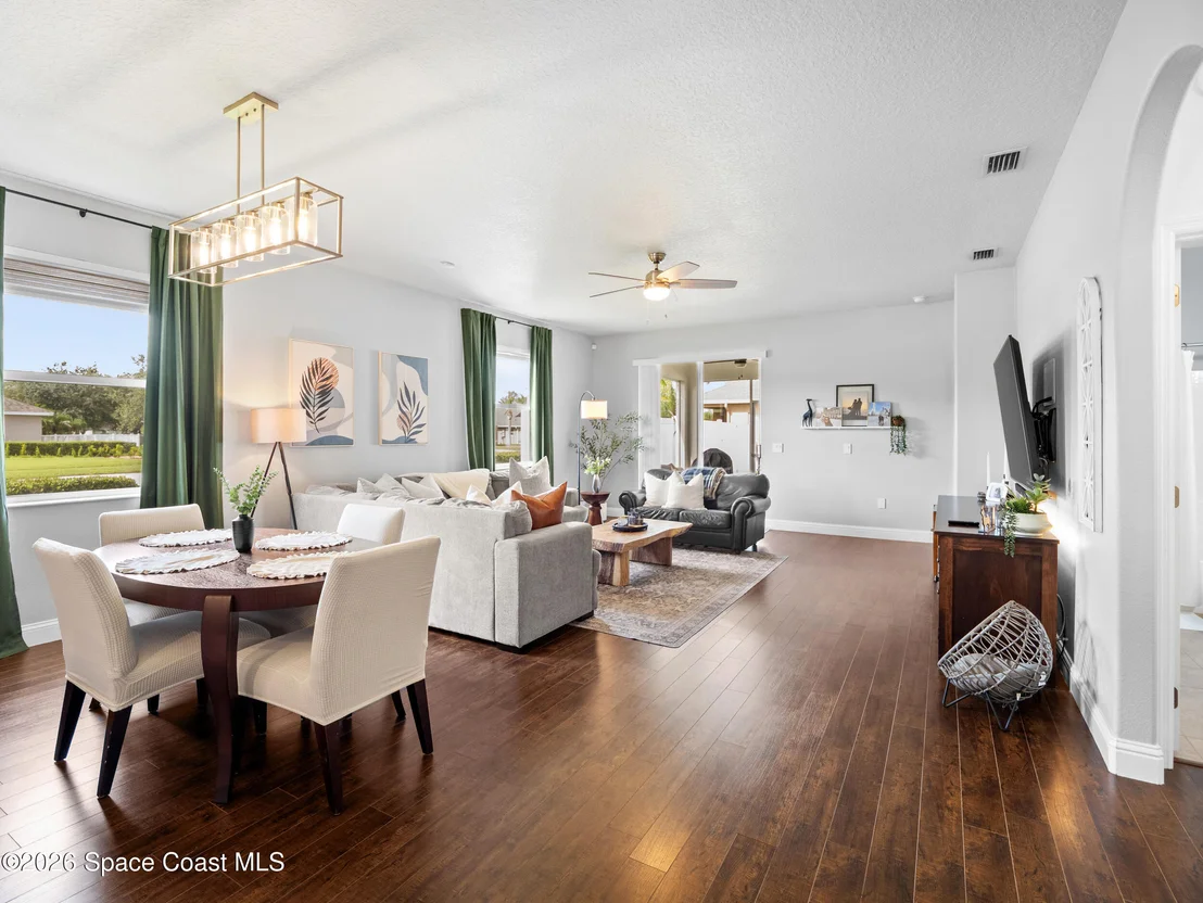 Photo of 1401 Bridgeport Circle