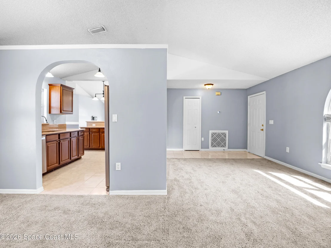 Photo of 1034 Webster Road SE