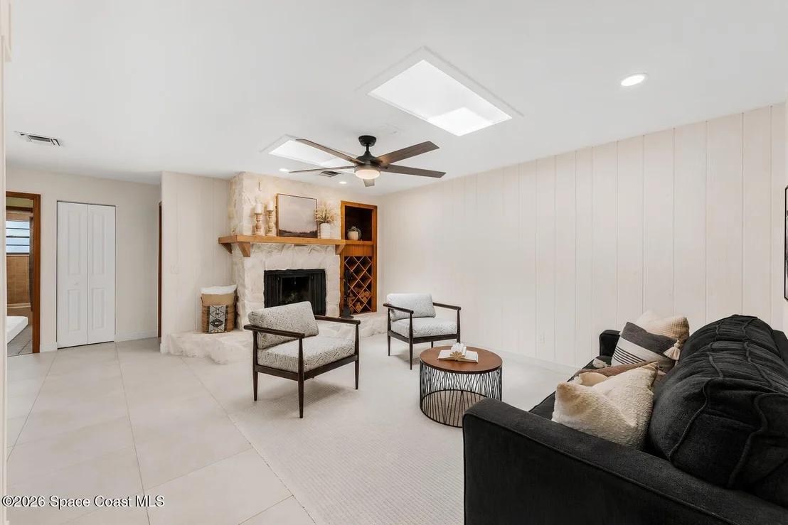 Photo of 496 N River Oaks Drive