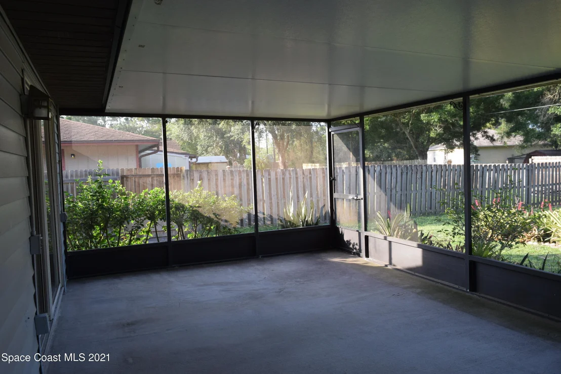 Photo of 1111 Grapefruit Road SE